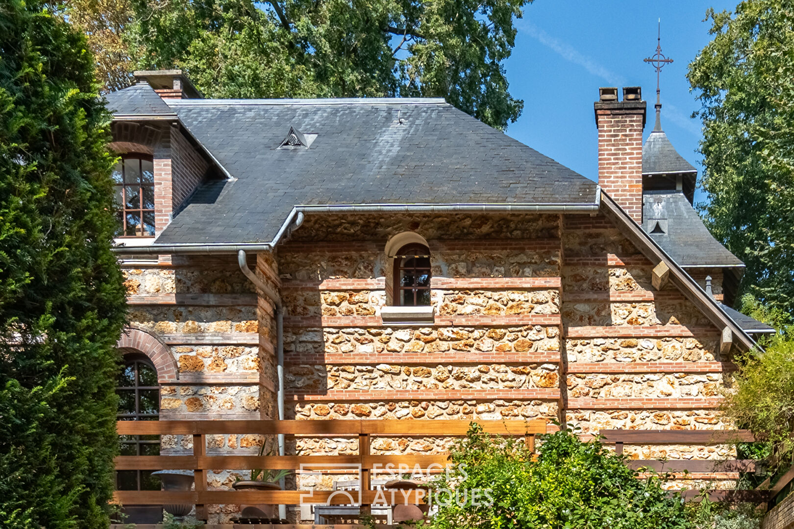 Former chapel transformed into a haven of peace in Jouy-en-Josas