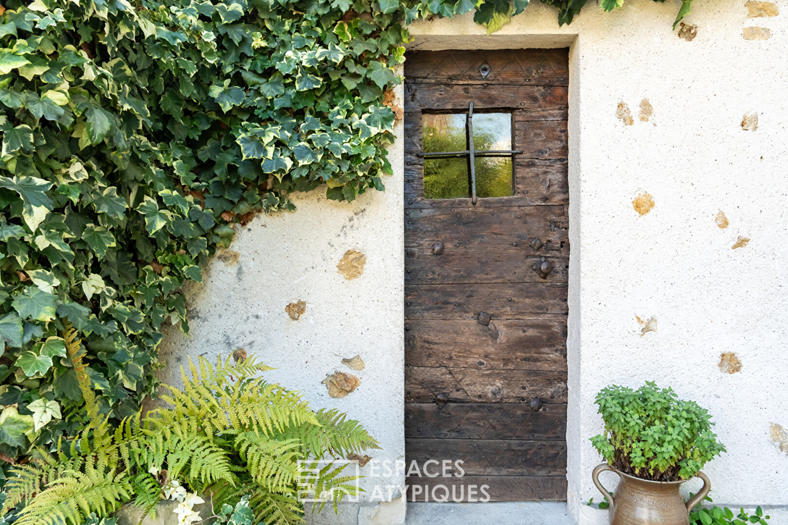 Large farmhouse with charm and enclosed garden in the village center