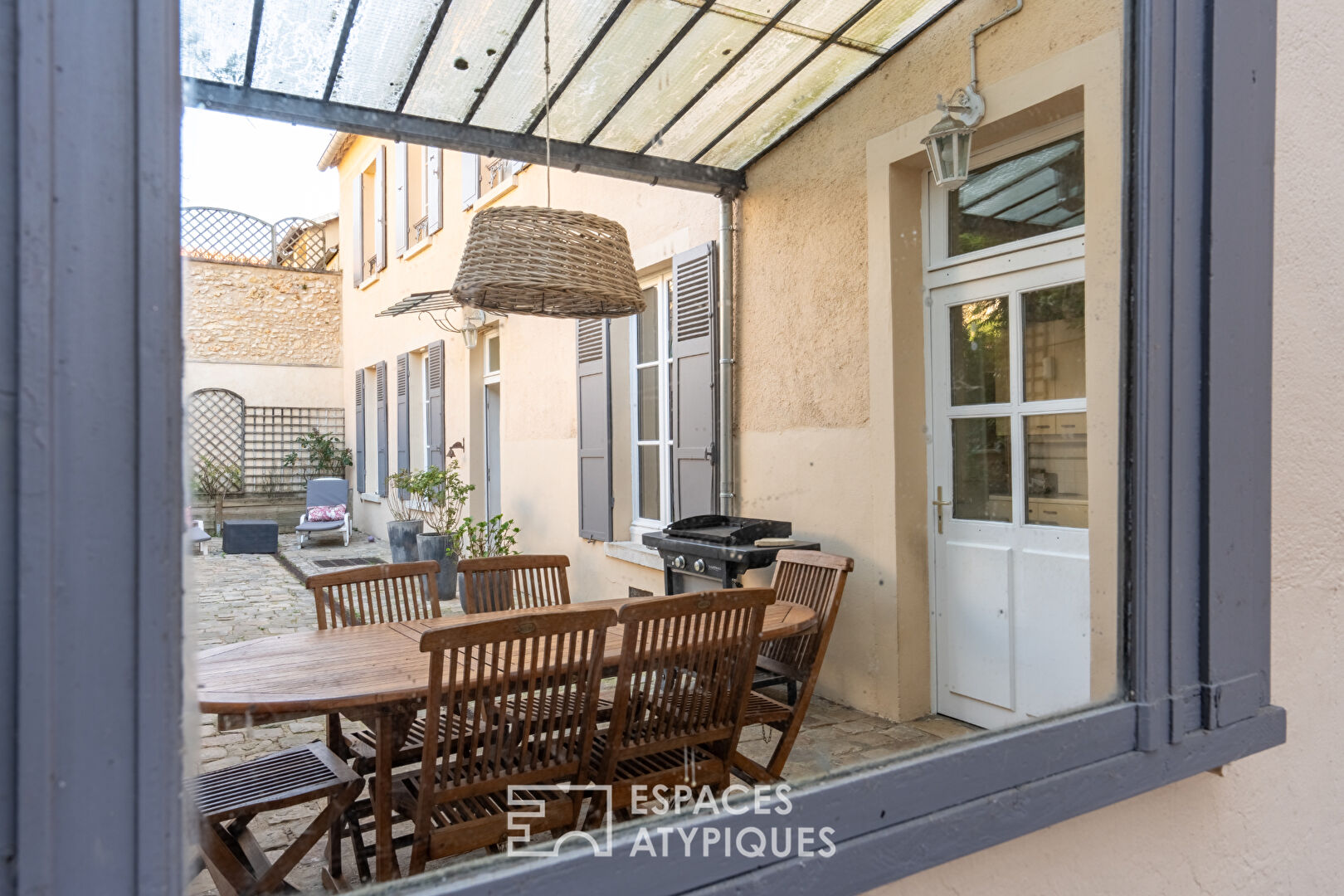 Maison De Famille Bourgeoise en plein coeur de village