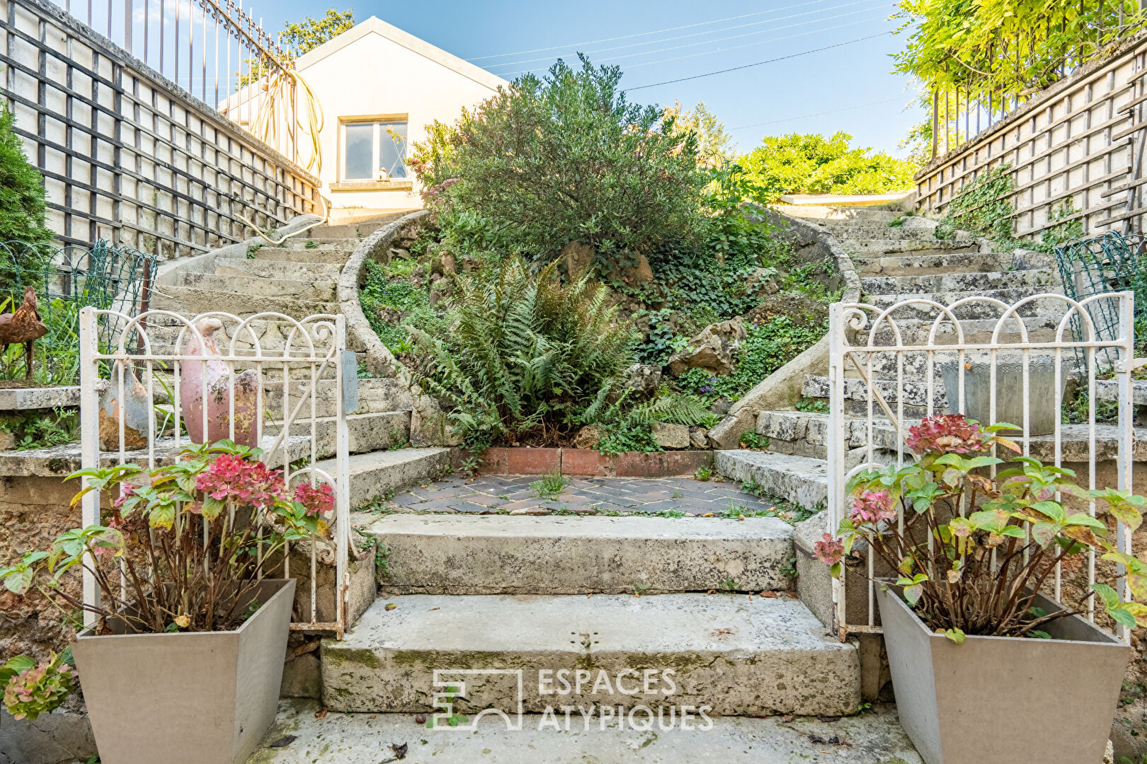 Maison De Famille Bourgeoise en plein coeur de village