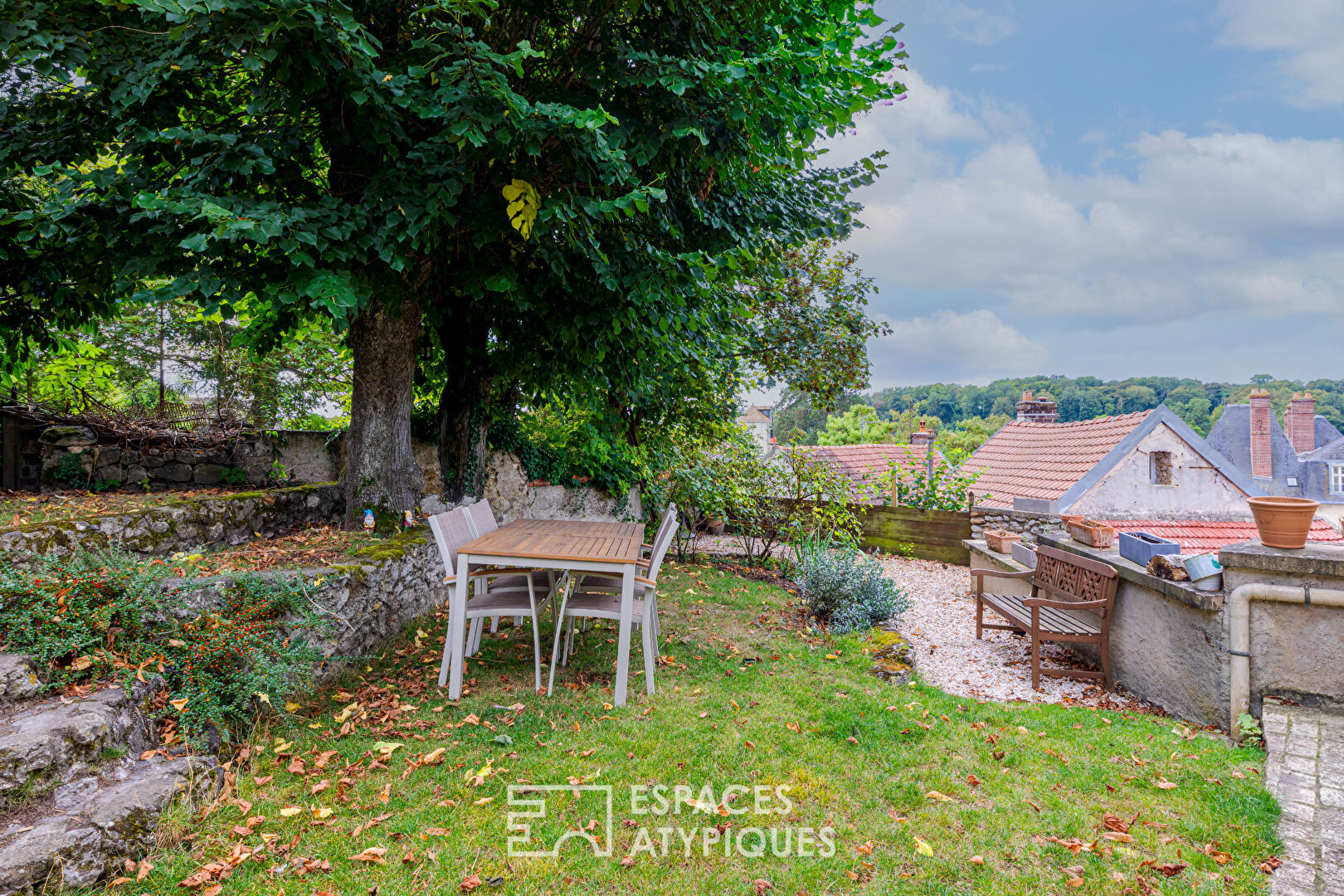 Maison de charme et son jardin suspendu à 2 pas des commerces