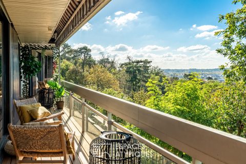 Very beautiful apartment with exceptional panoramic view of Versailles