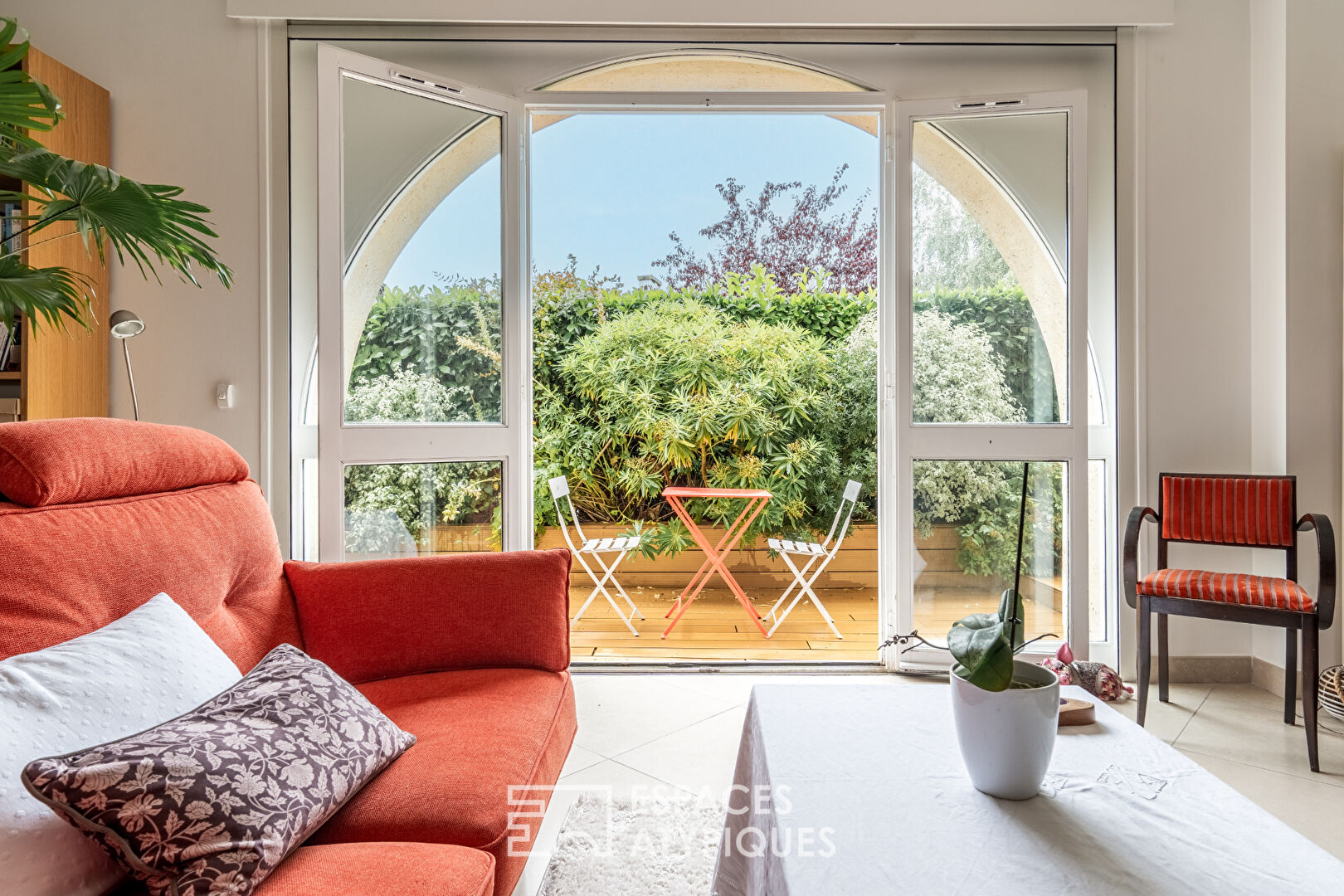 Appartement en rez de jardin avec terrasse dans un ancien corps de ferme