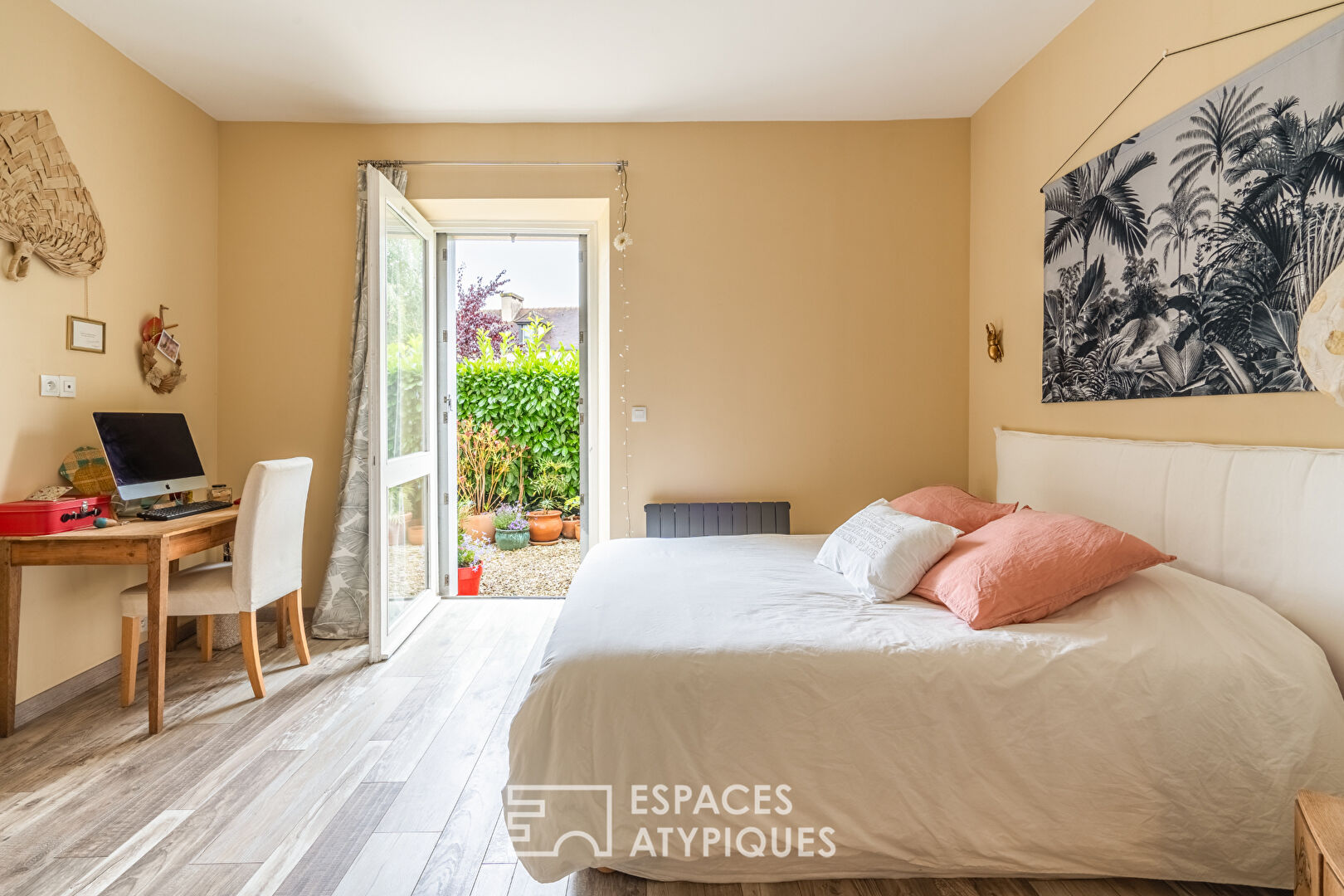 Appartement en rez de jardin avec terrasse dans un ancien corps de ferme