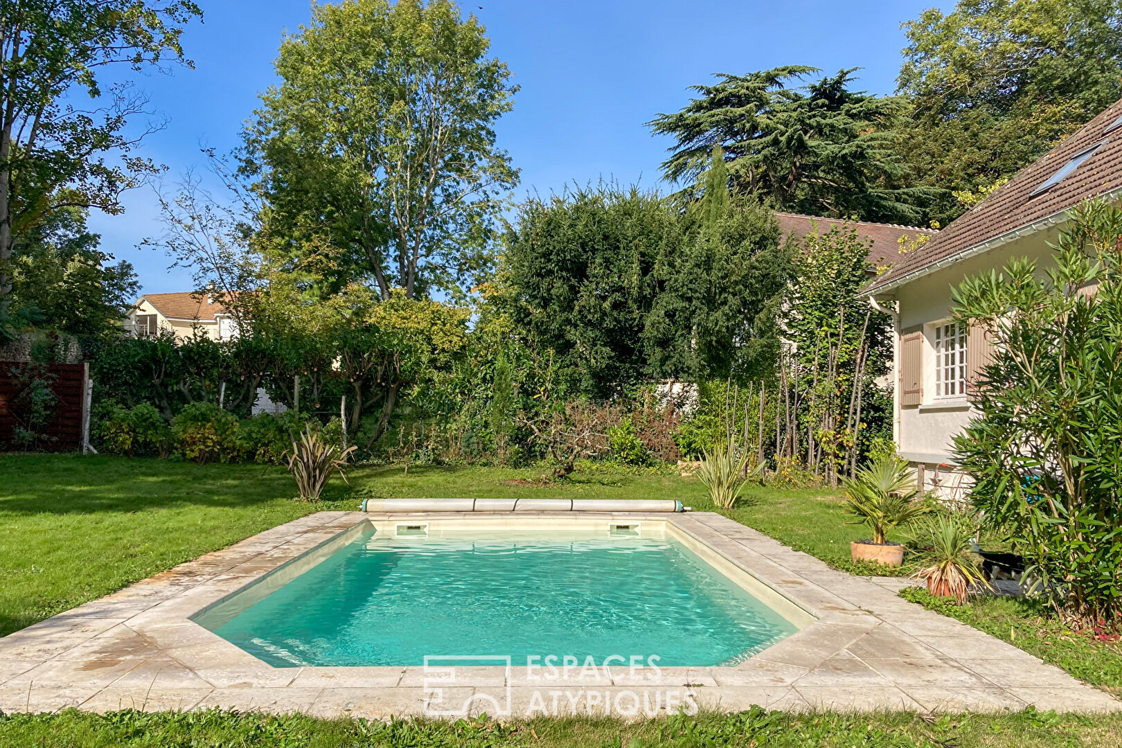 Propriété avec piscine en bordure du Golf de Béthemont