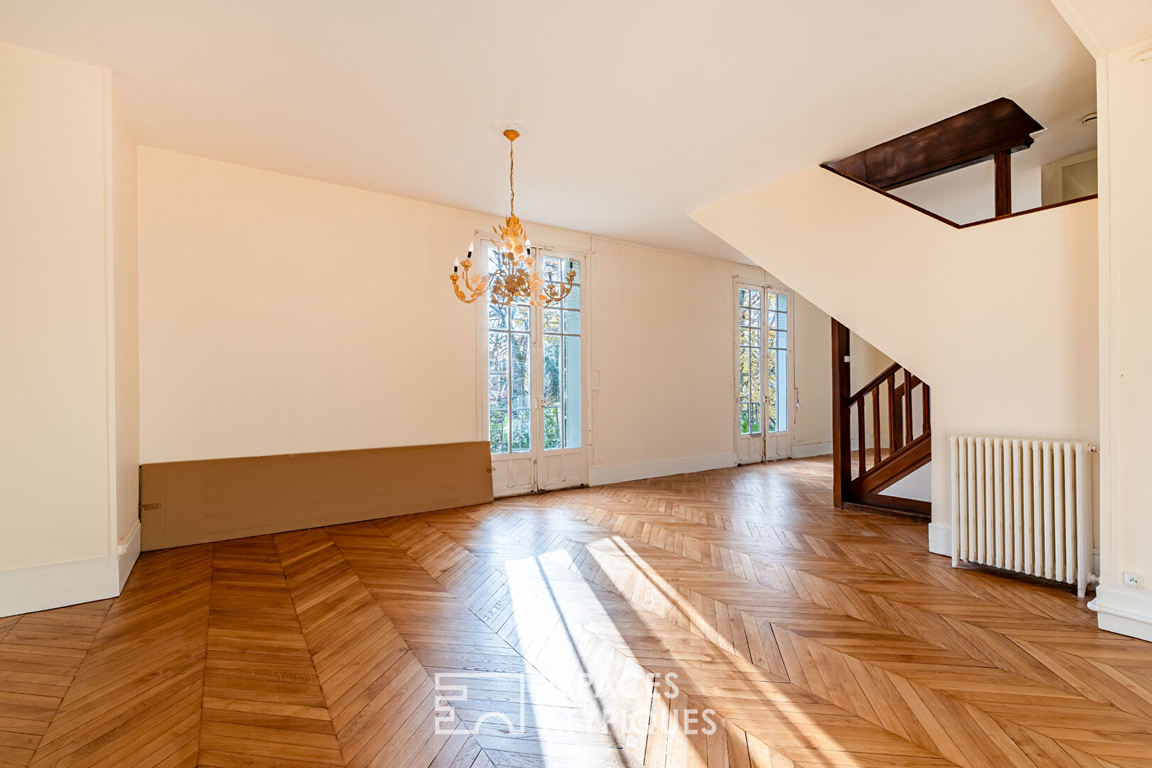 Unfurnished rental of a fully renovated 1920s house of 126 sqm with an 800 sqm garden