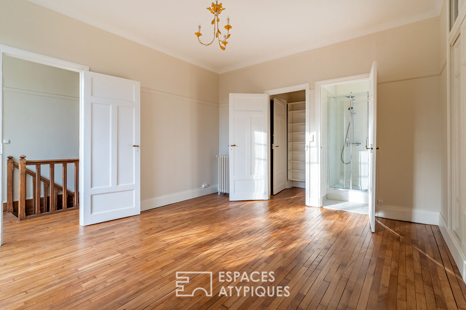 Unfurnished rental of a fully renovated 1920s house of 126 sqm with an 800 sqm garden