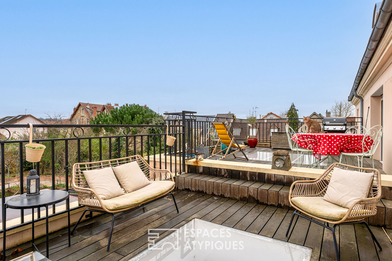 Apartment with terrace in Versailles Porchefontaine