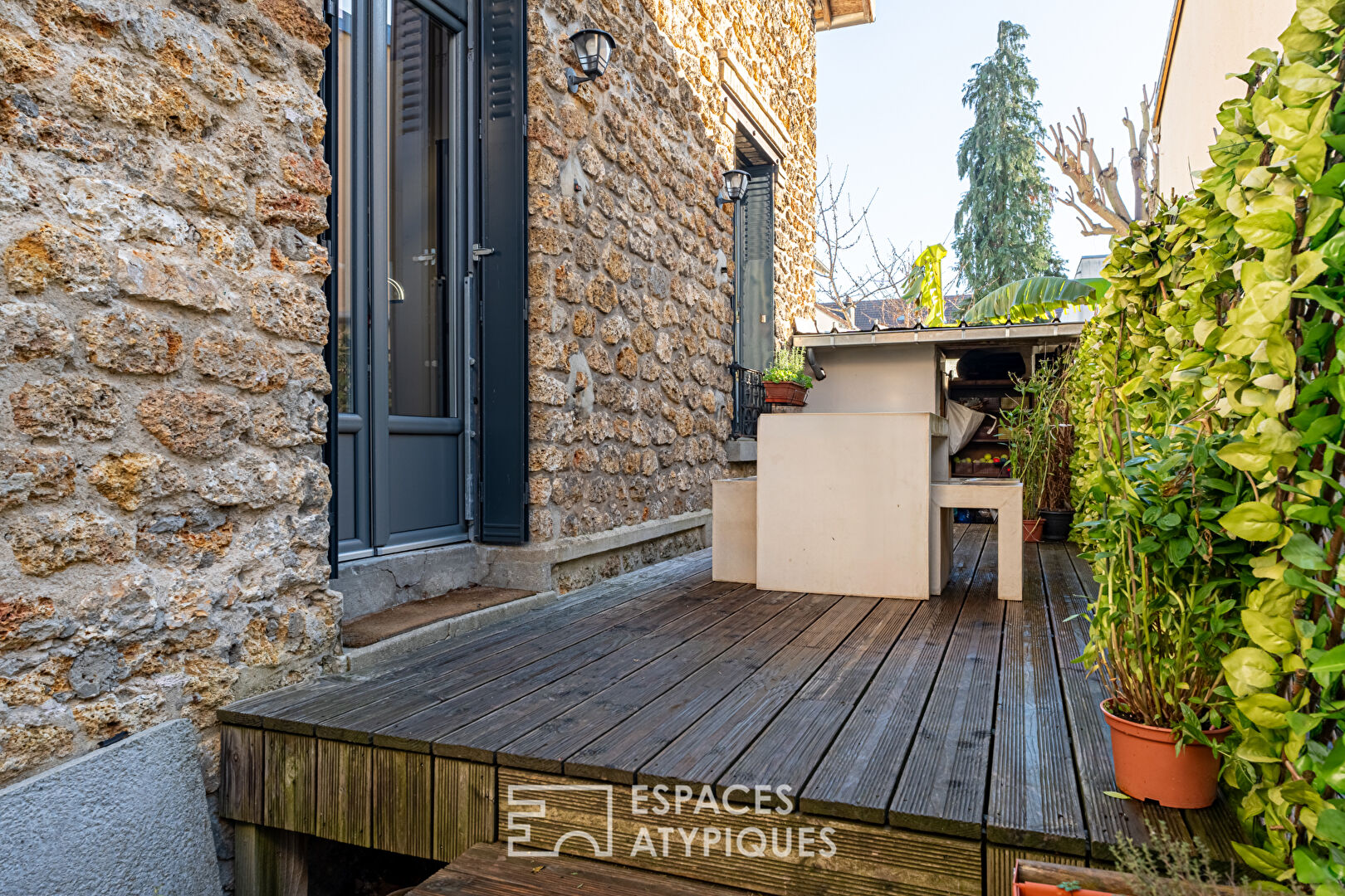 Authentic millstone renovated in 2016, 2 steps from the RER C Versailles-Porchefontaine station