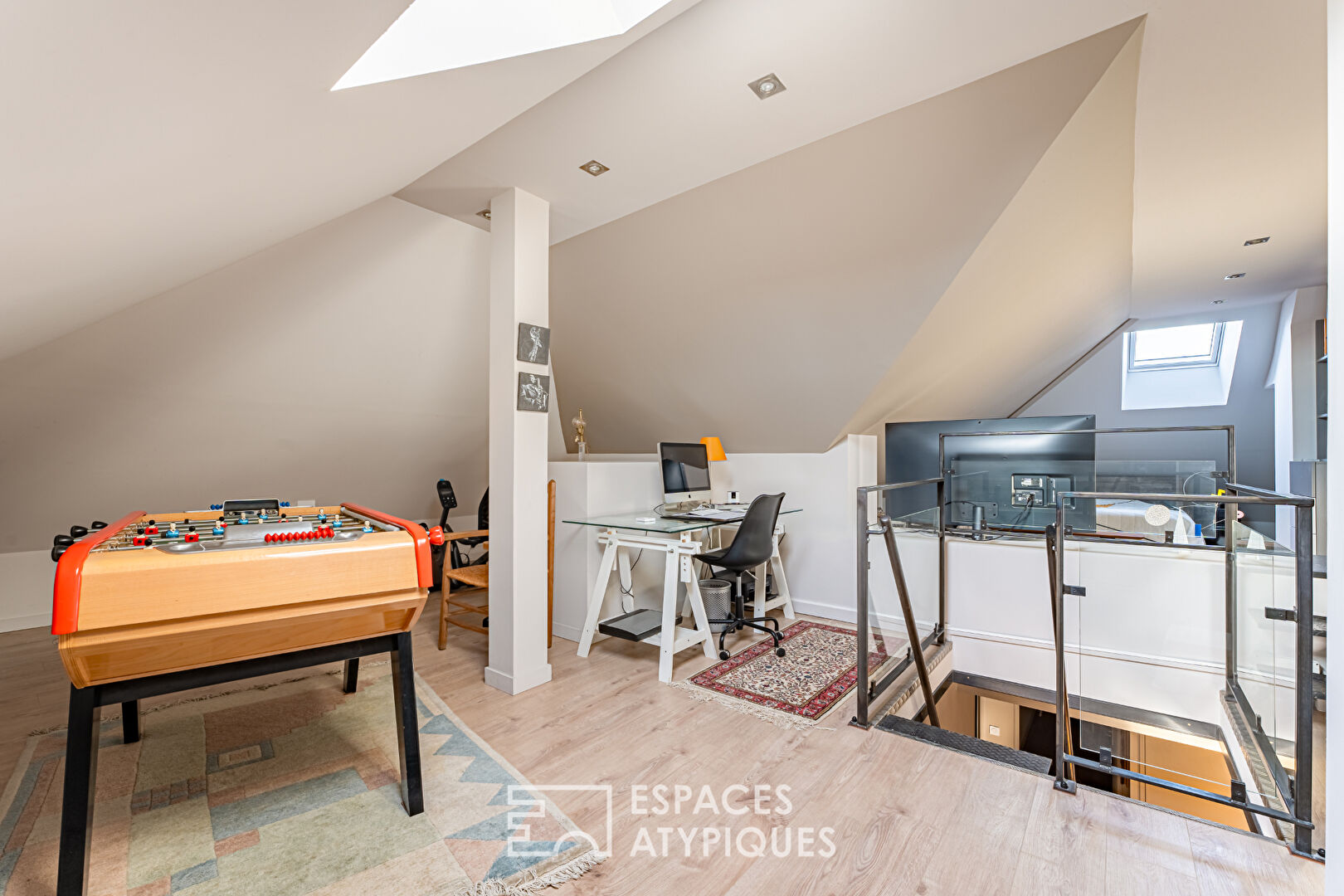 Very beautiful duplex of 136 sqm on the ground with exceptional terrace 2 steps from the city center of Maisons-Laffitte