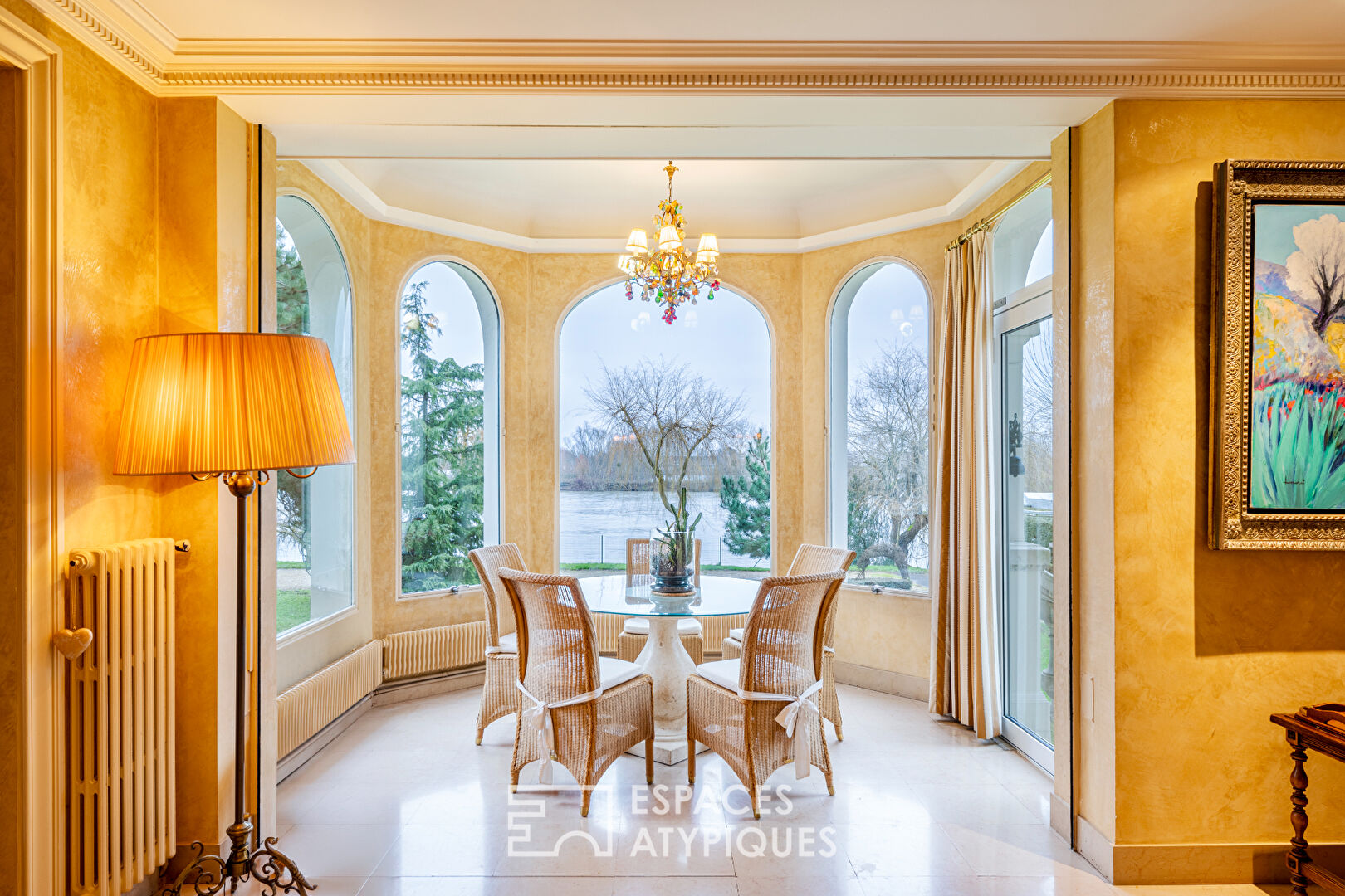 Propriété de charme avec piscine et tennis sur l’île de Villennes sur Seine