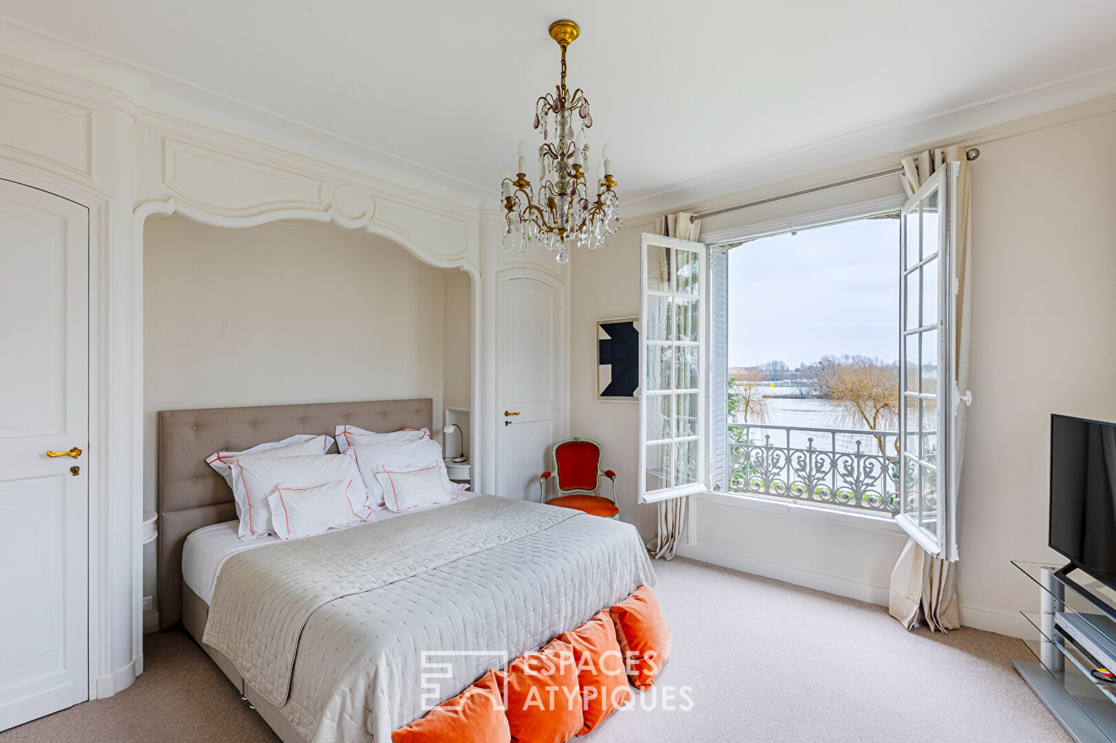 Propriété de charme avec piscine et tennis sur l’île de Villennes sur Seine