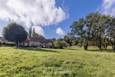 Domaine dans le Vexin avec corps de ferme en pierre rénové et dépendances