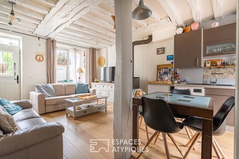 Small renovated house of 70 sqm with its 2 courtyards