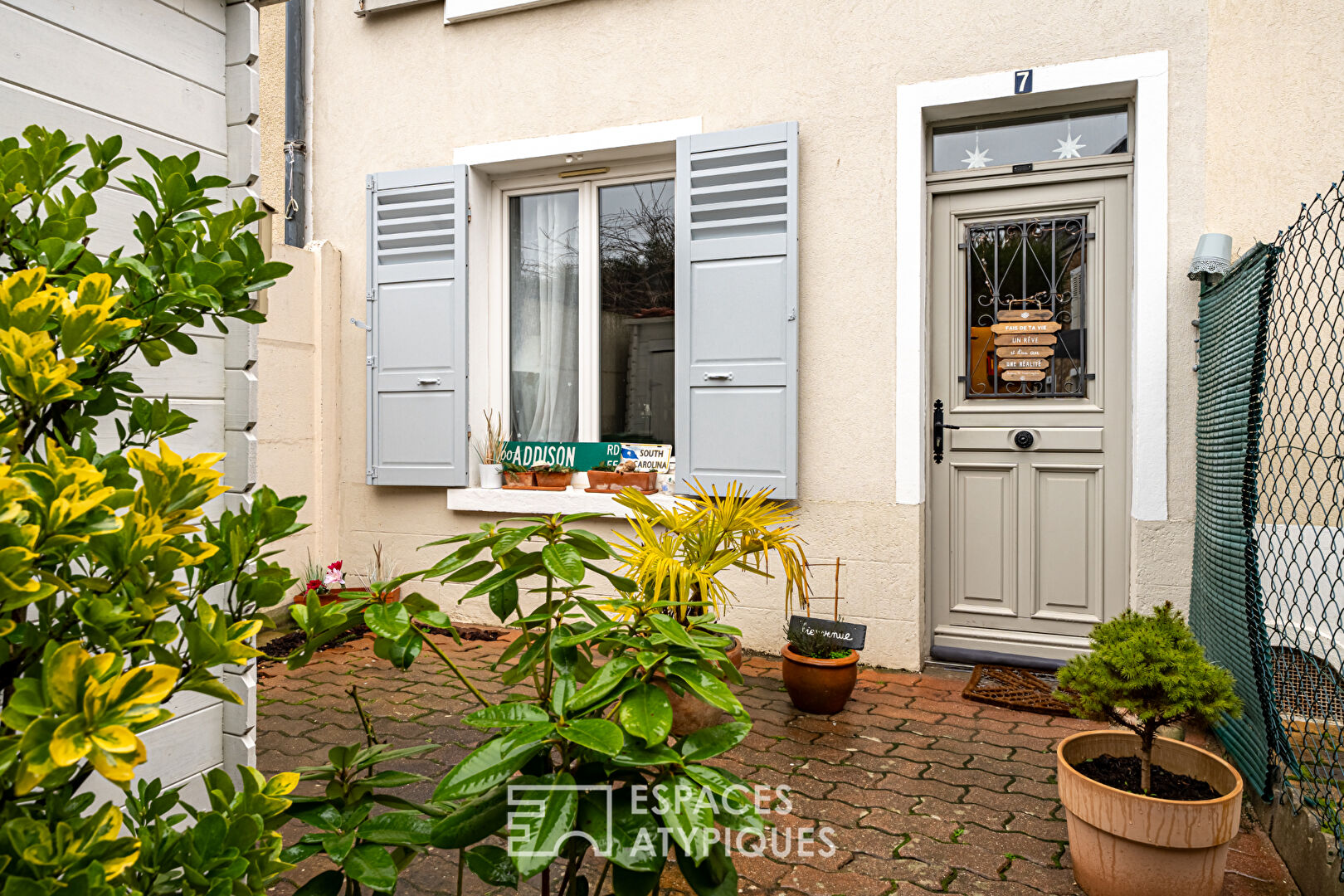 Small renovated house of 70 sqm with its 2 courtyards