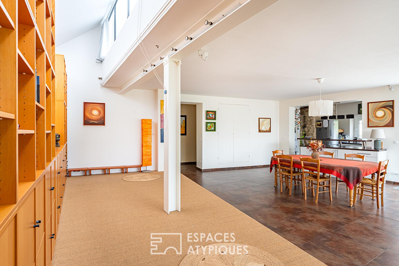 Renovated 18th century farmhouse and its extension in the golden square of Villennes-sur-Seine.