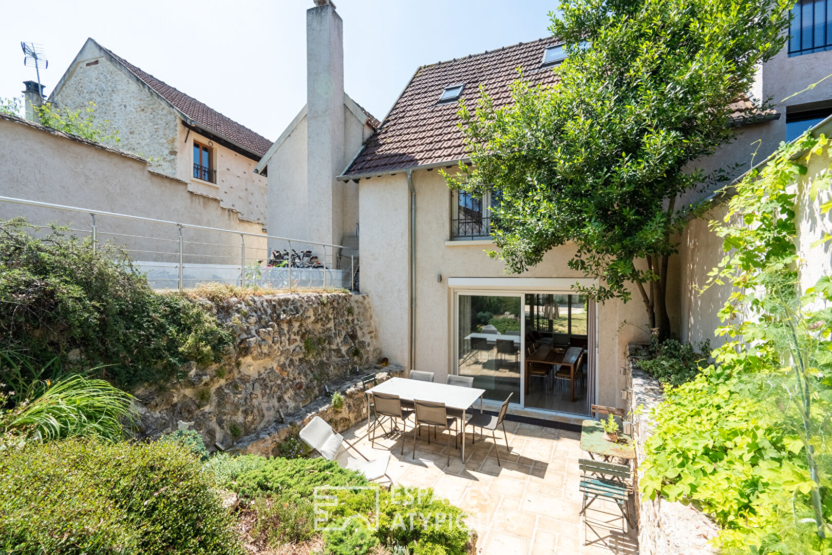 Old farmhouse revisited in the heart of the village of Villiers St Frédéric