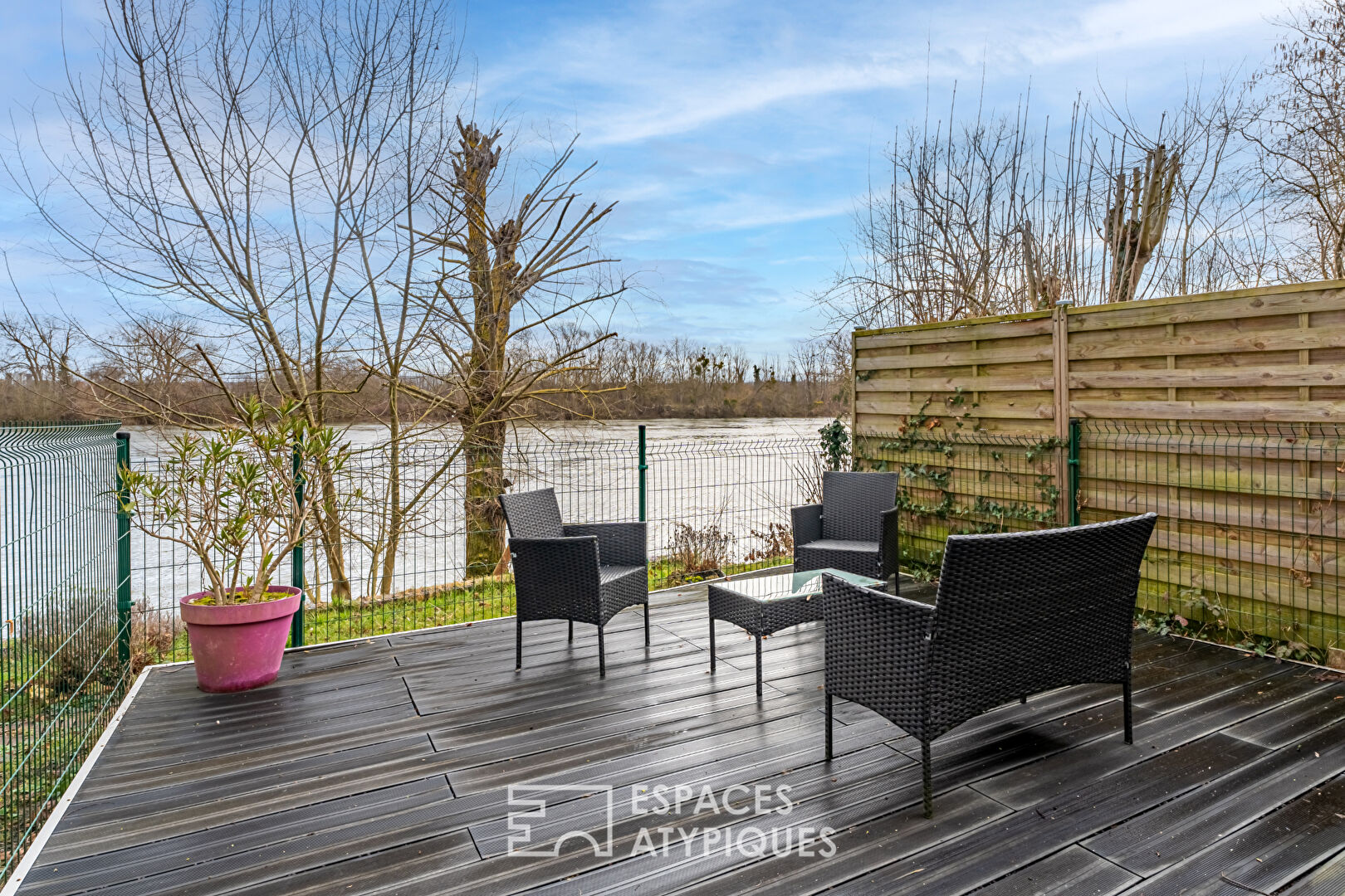 Maison avec terrasses, jardin et son appartement indépendant sur une île