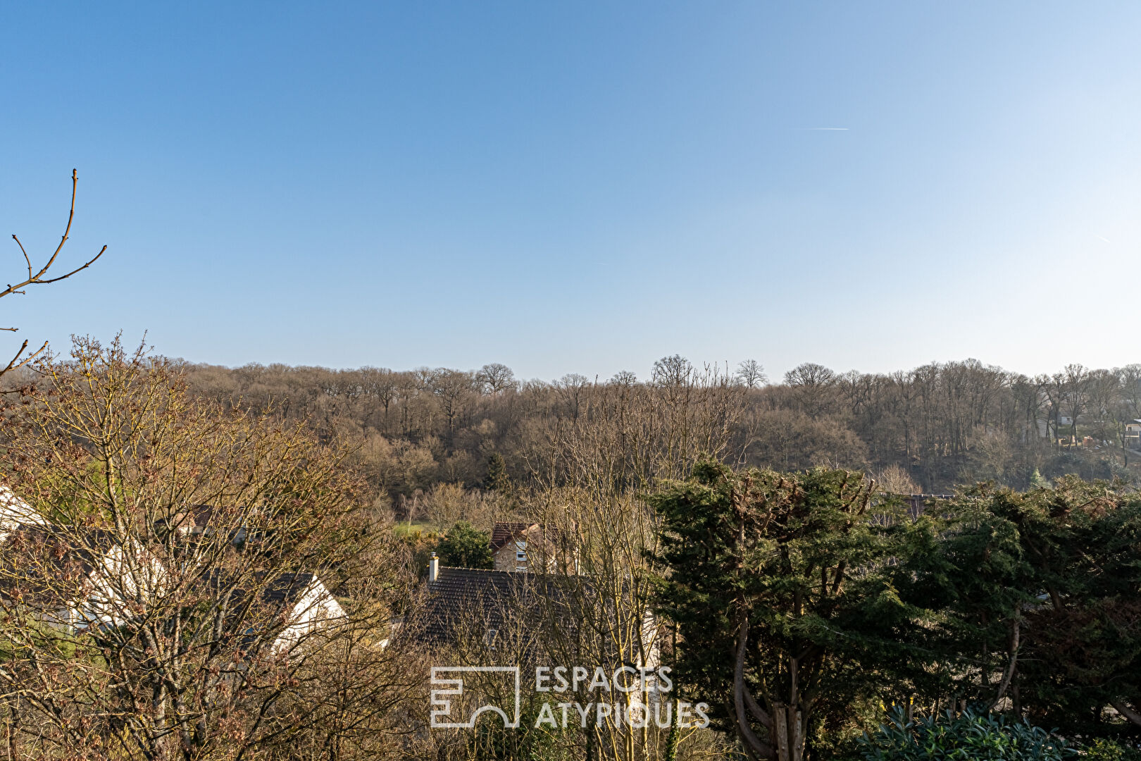 Maison d’architecte à la superbe vue dégagée sur la forêt de la Minière