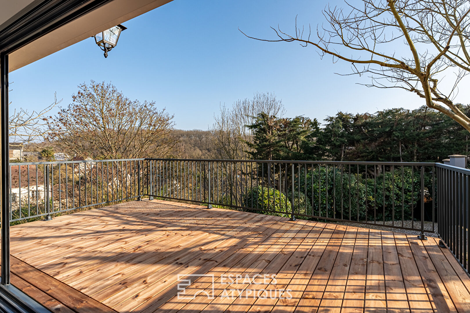 Maison d’architecte à la superbe vue dégagée sur la forêt de la Minière