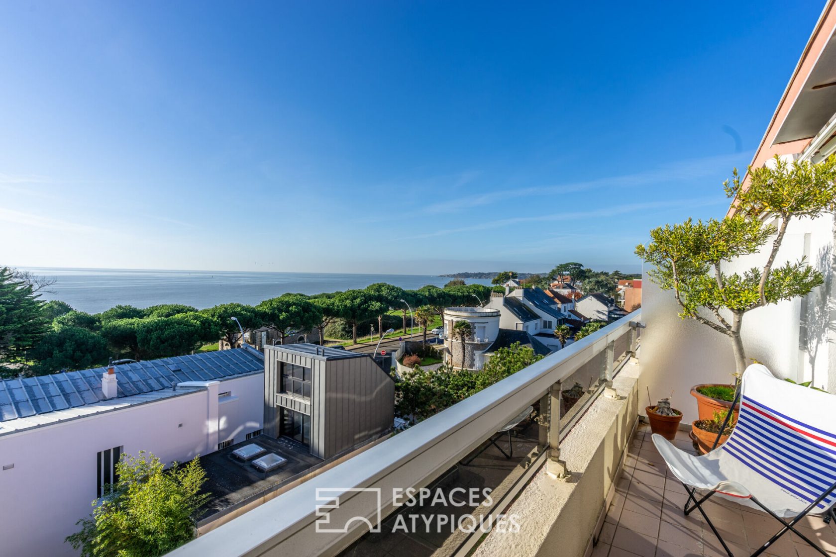 Bel appartement en dernier étage avec vue mer