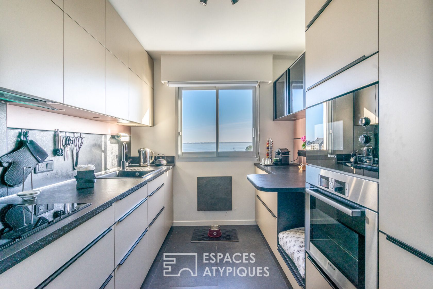 Bel appartement en dernier étage avec vue mer