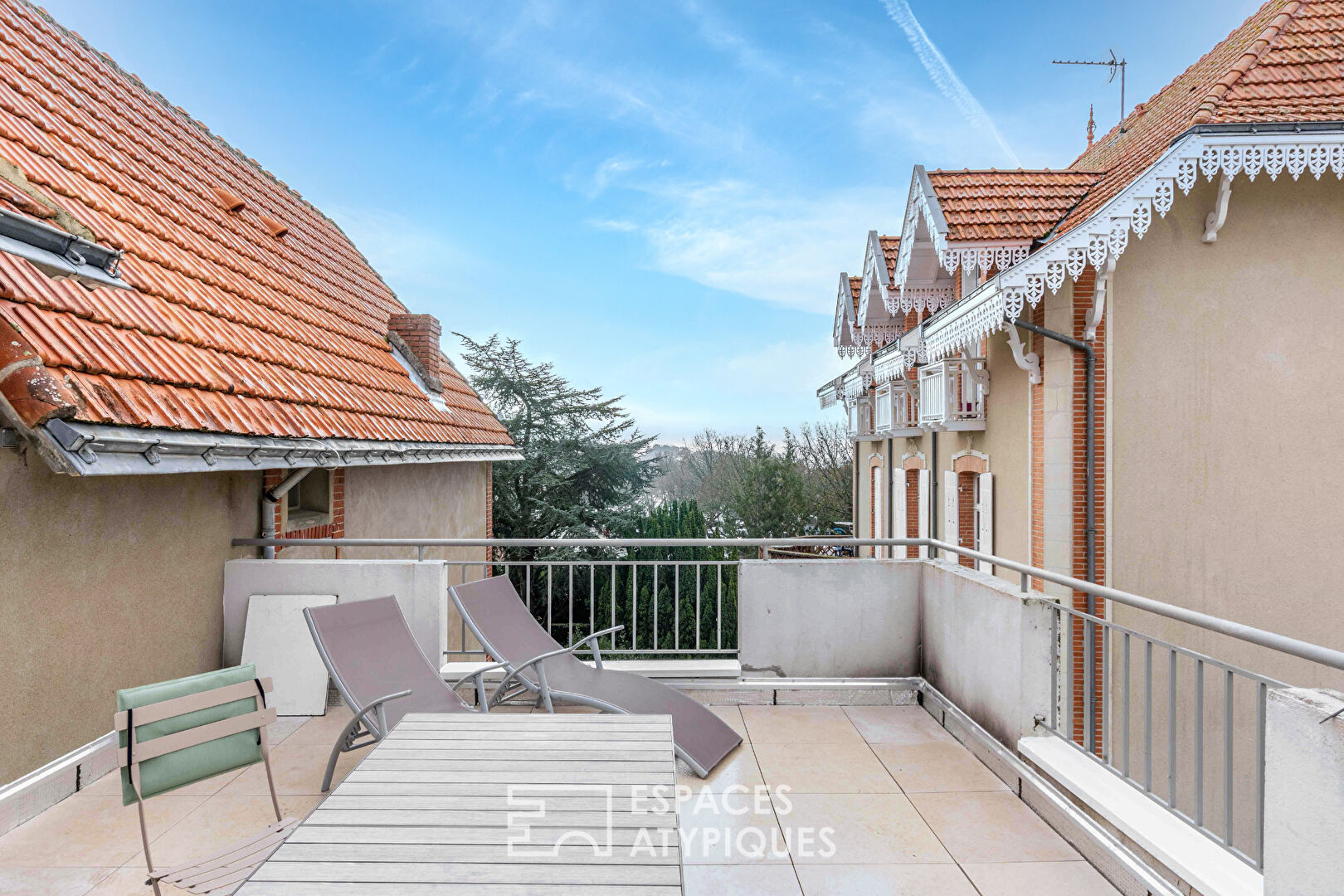 Appartement au dernier étage avec terrasse et vue