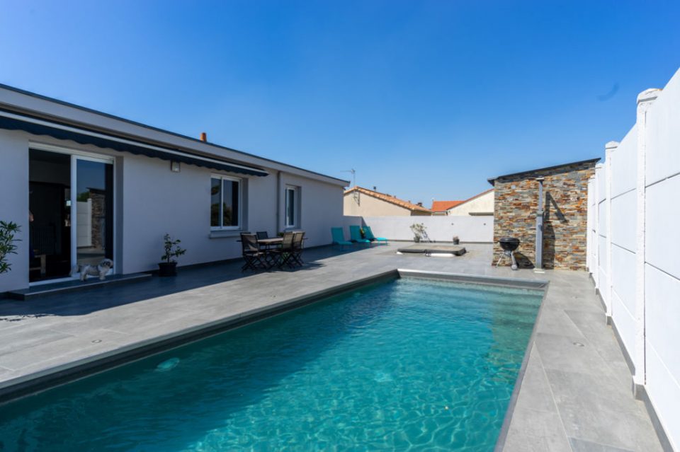 Maison familiale sur terrasse avec piscine et spa