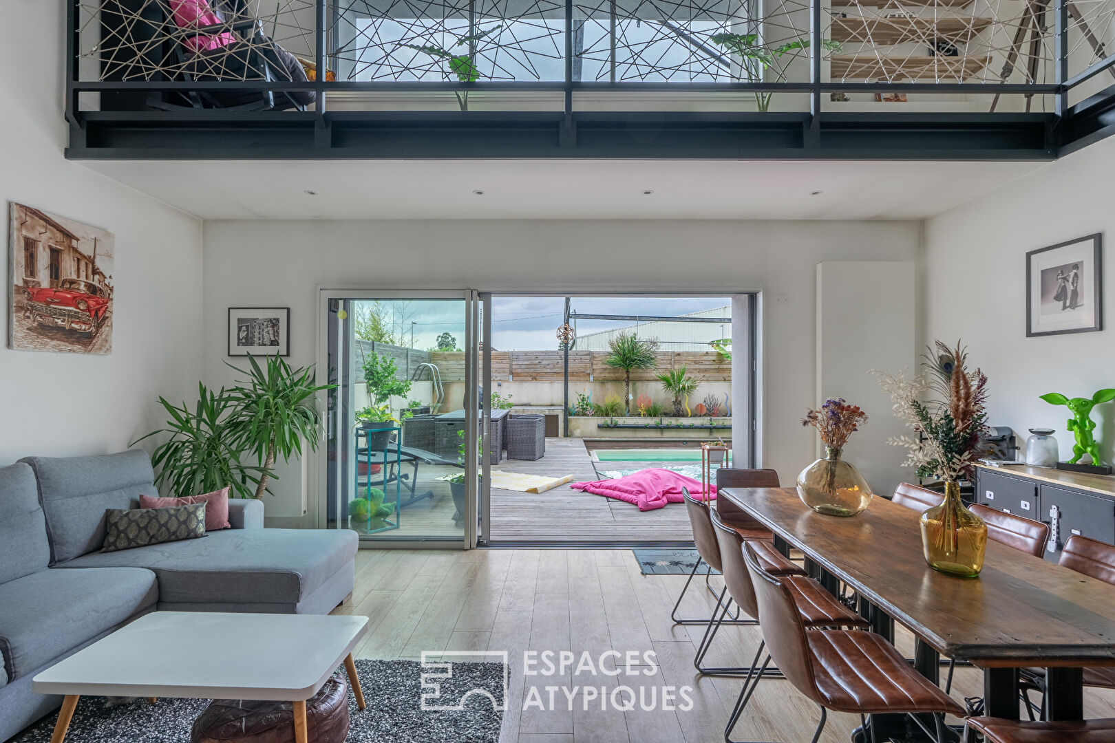 Ecological loft and its spacious terrace with swimming pool