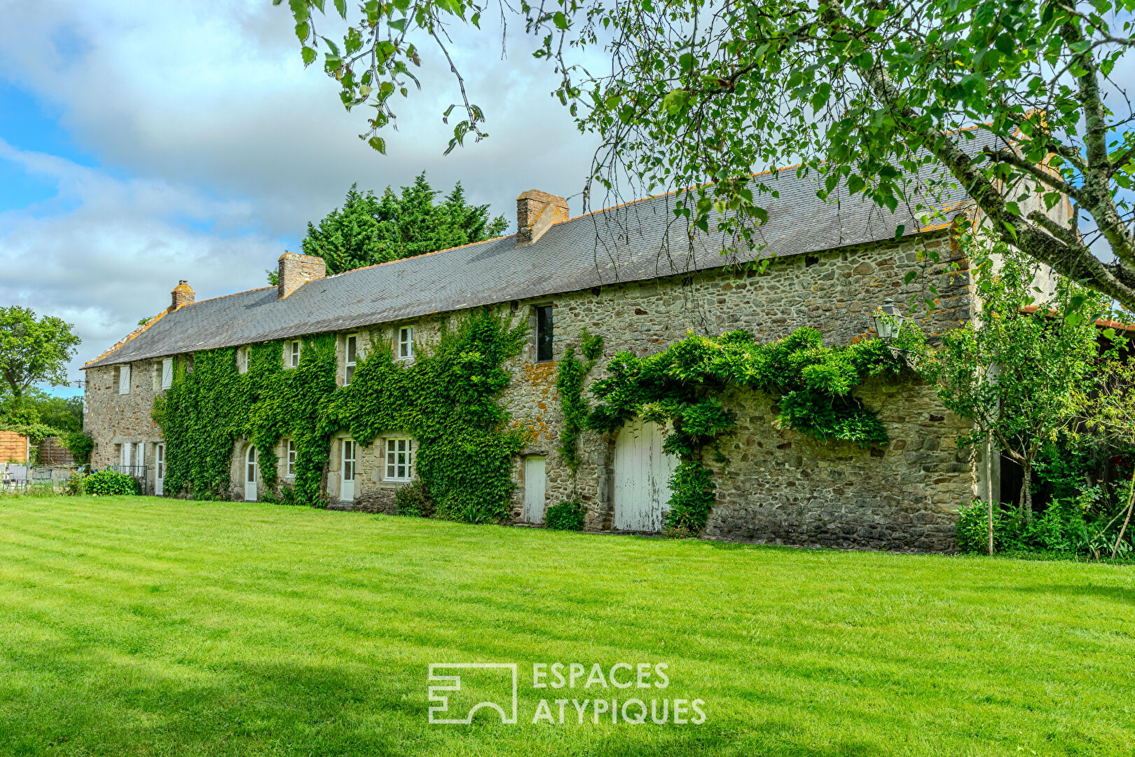 Charme authentique : superbe longère au calme de la campagne