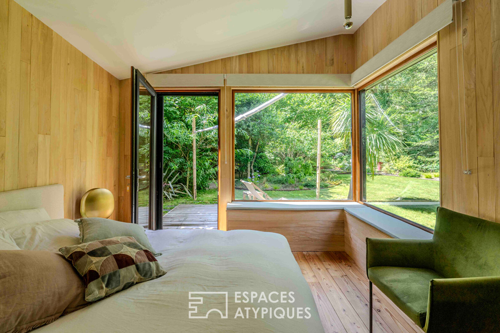 CHIHIRO : Maison d’architecte ossature bois dans un écrin verdoyant