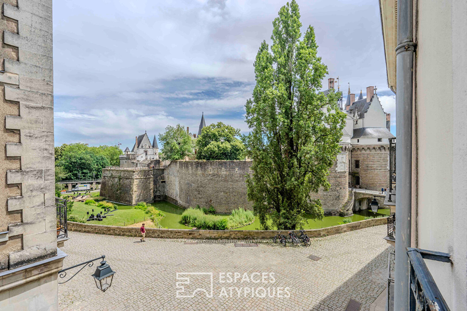 Superbe appartement rénové avec vue unique sur le château