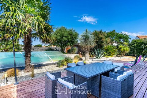 Villa familiale entourée d’un jardin paysager avec piscine