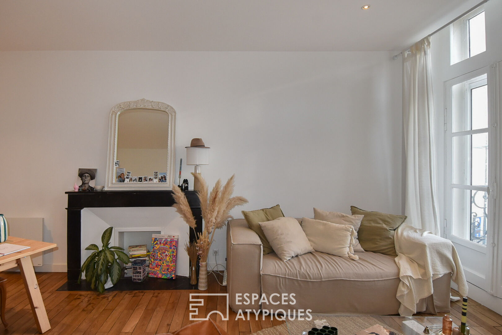 Charming renovated apartment city center 2nd floor 2 bedrooms