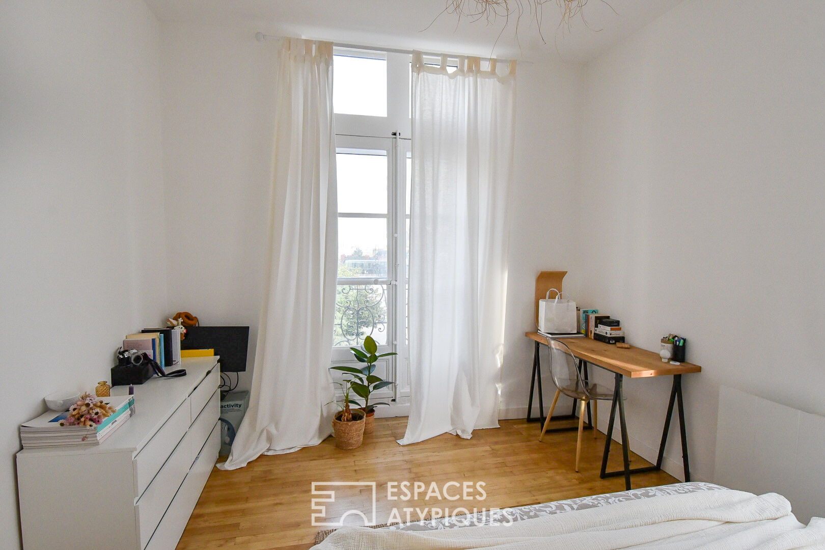 Charming renovated apartment city center 2nd floor 2 bedrooms