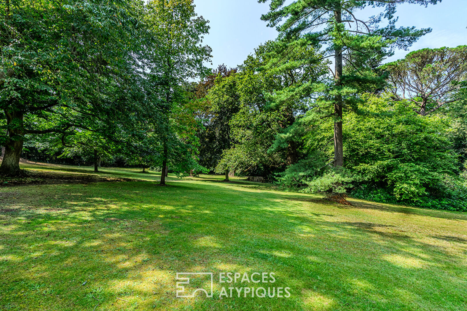 Ancien relais de chasse rénové sur son parc remarquable