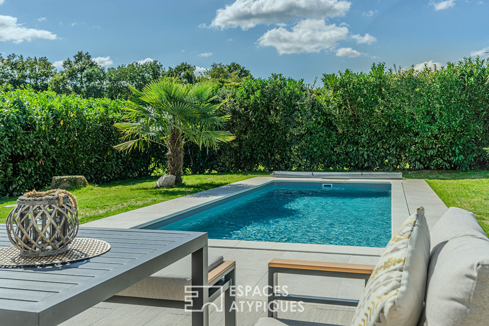 Renovated family home and its swimming pool