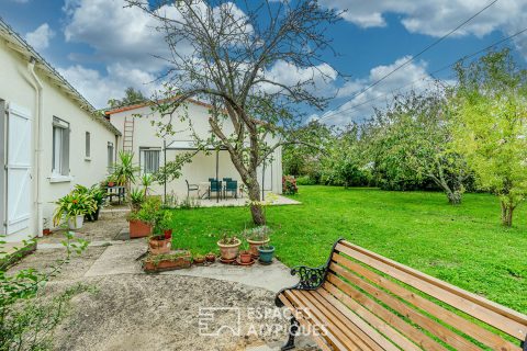 Maison au calme entre deux bourgs.