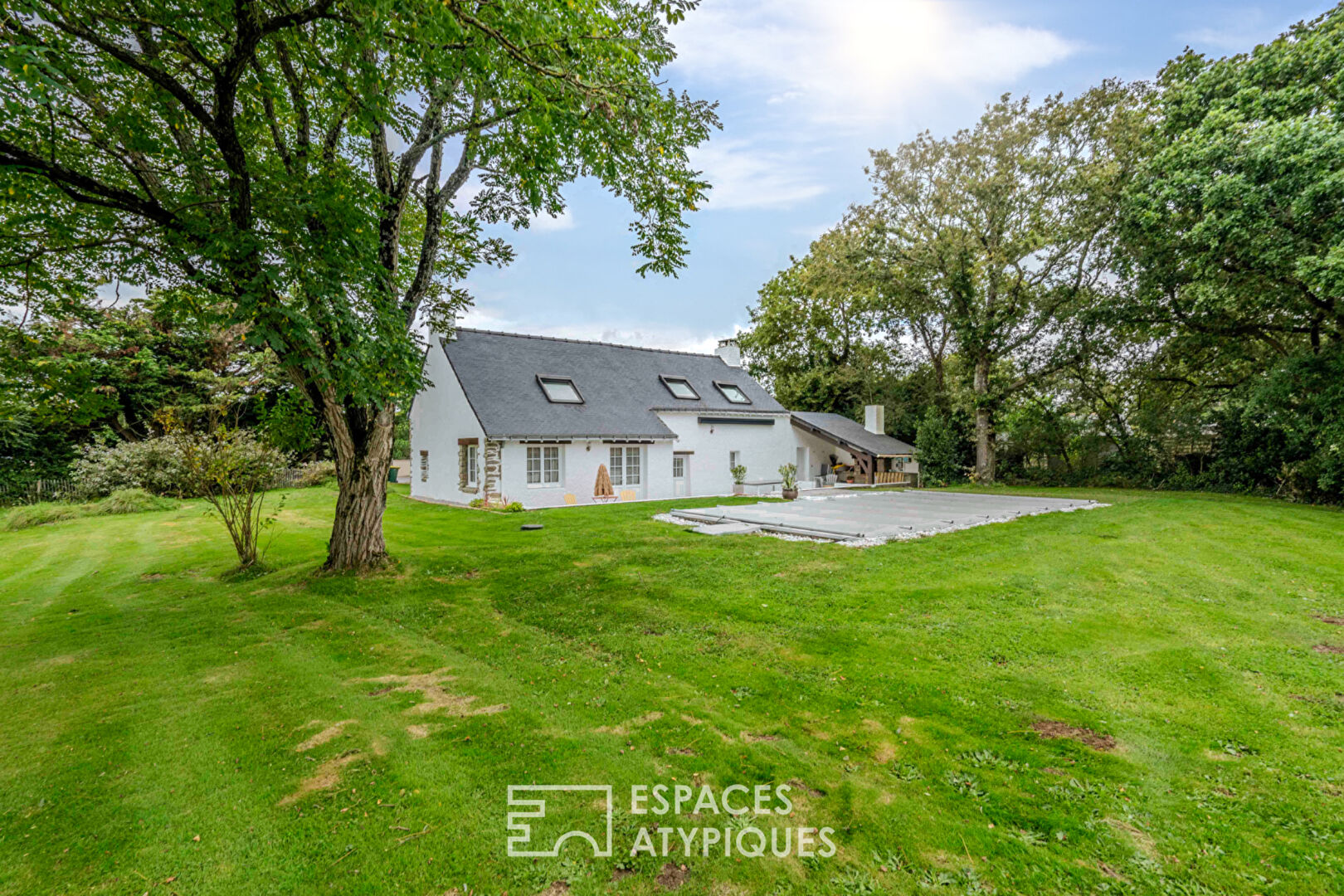 Charming property in a bucolic setting in St Molf