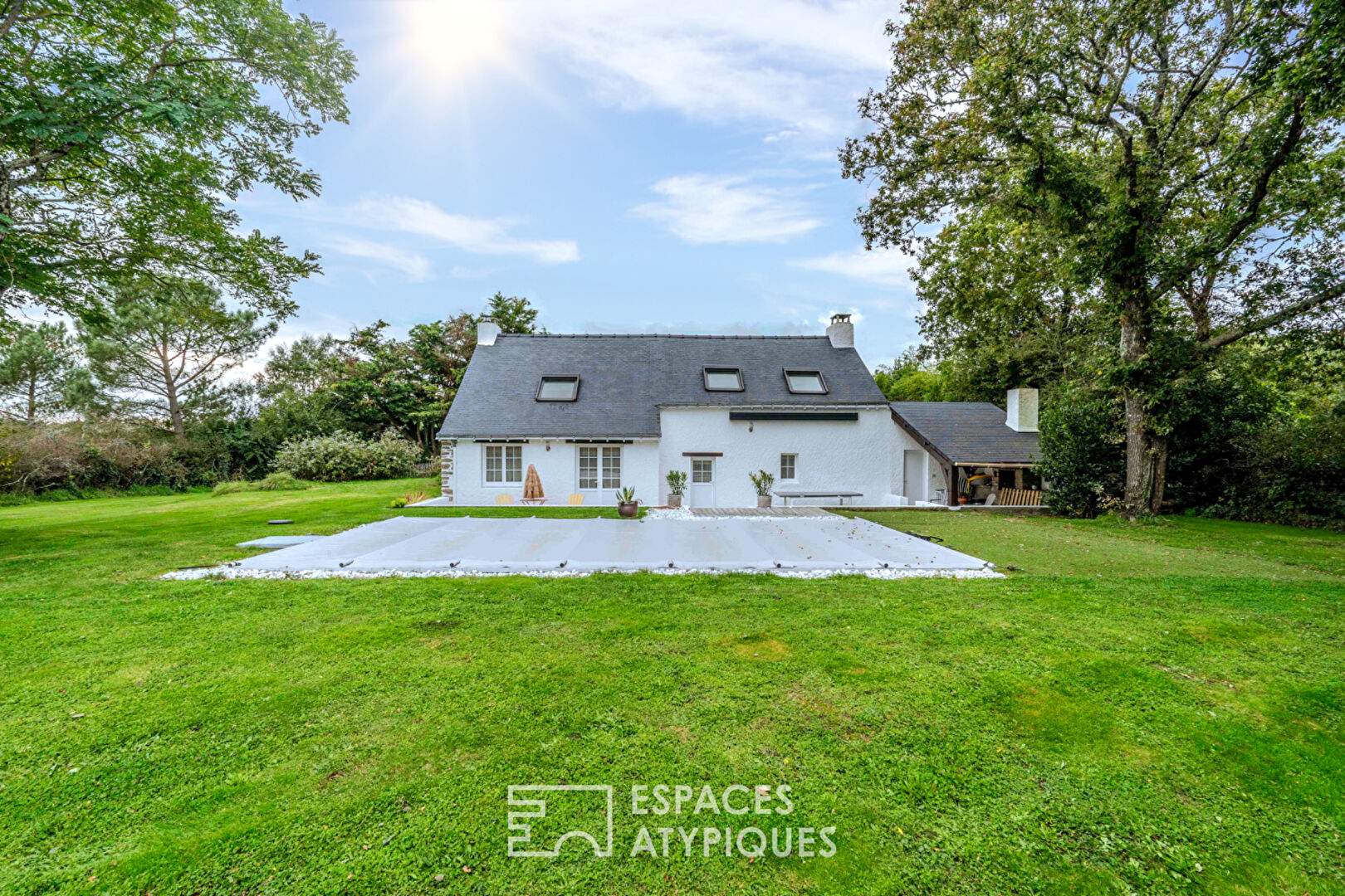 Charming property in a bucolic setting in St Molf