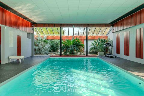 Villa contemporaine d’envergure et sa somptueuse piscine intérieure