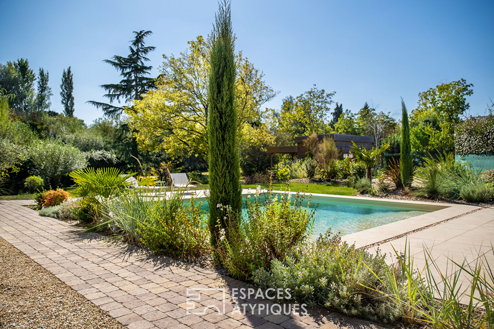 Grande maison familiale avec piscine et sa dépendance