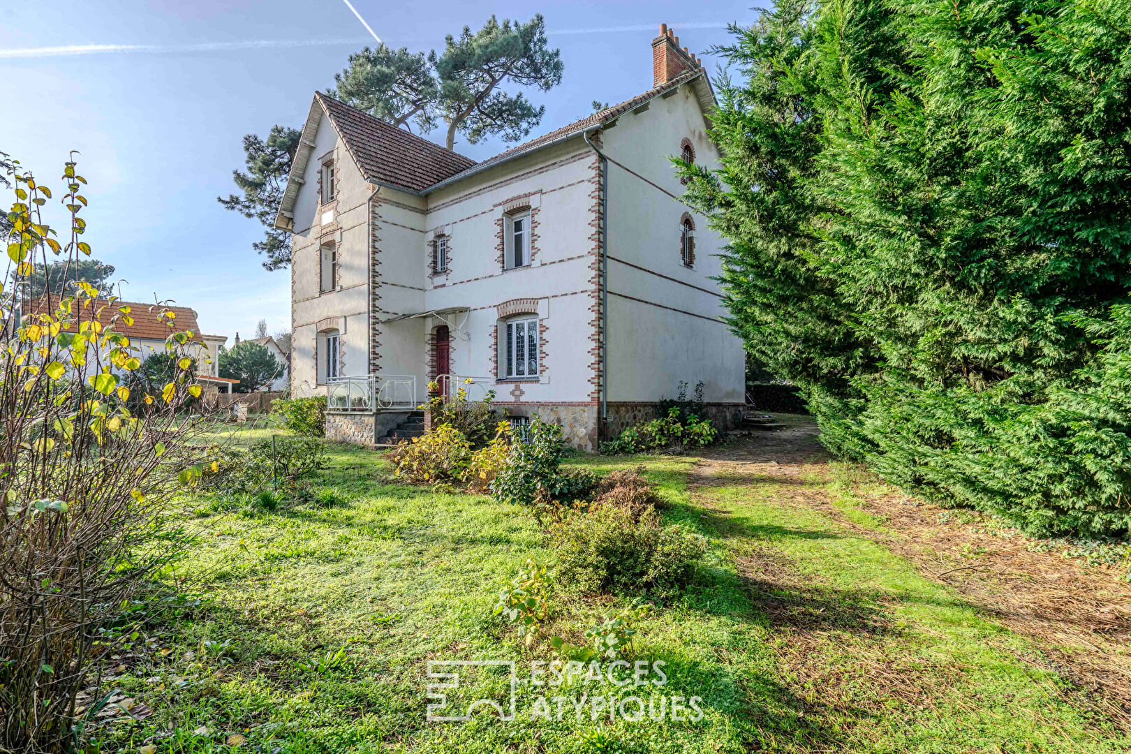 Grande maison bourgeoise et son parc paysagé proche des plages et du centre-ville