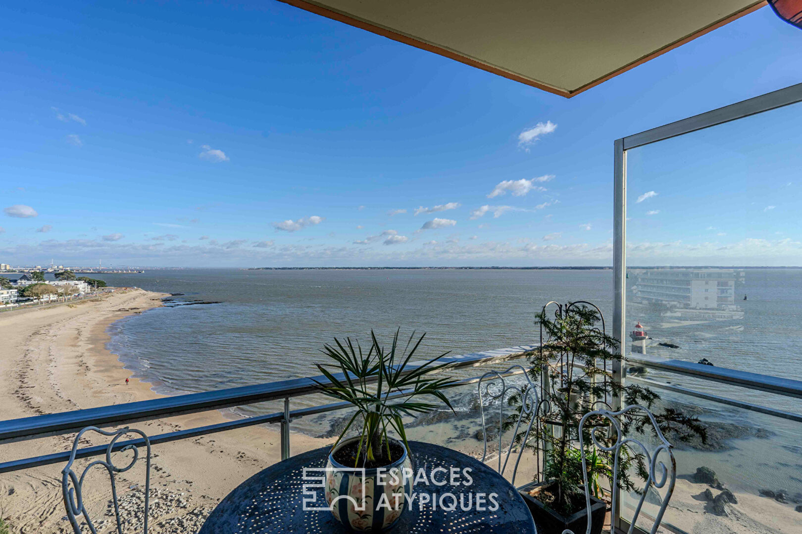 Bel appartement avec vue mer panoramique à Villès-Martin