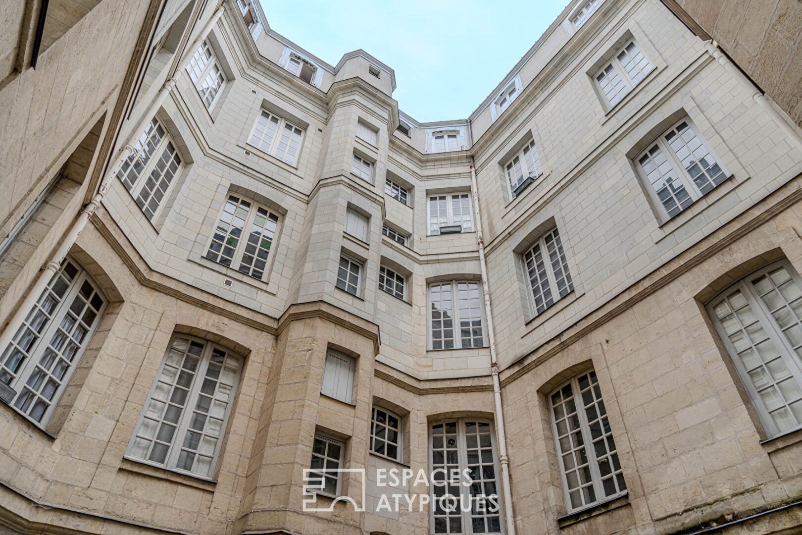 Appartement intimiste et plein de charme sur cour – cœur de Nantes