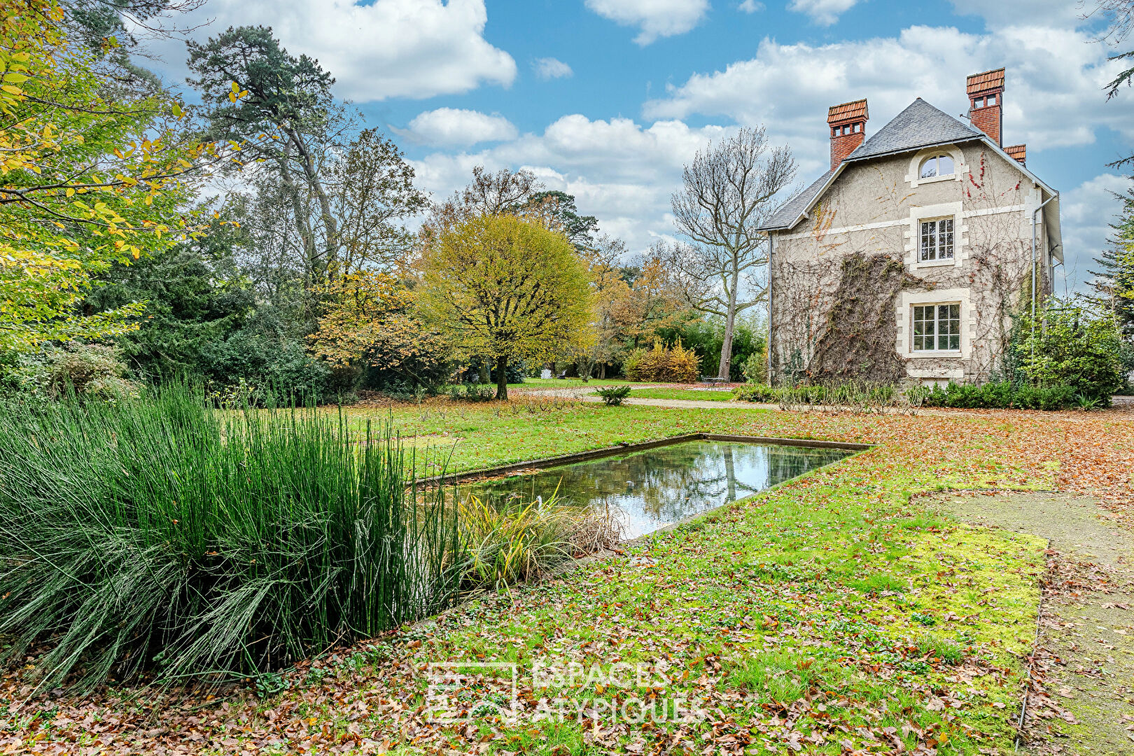 Bourgeois property in the “British” style