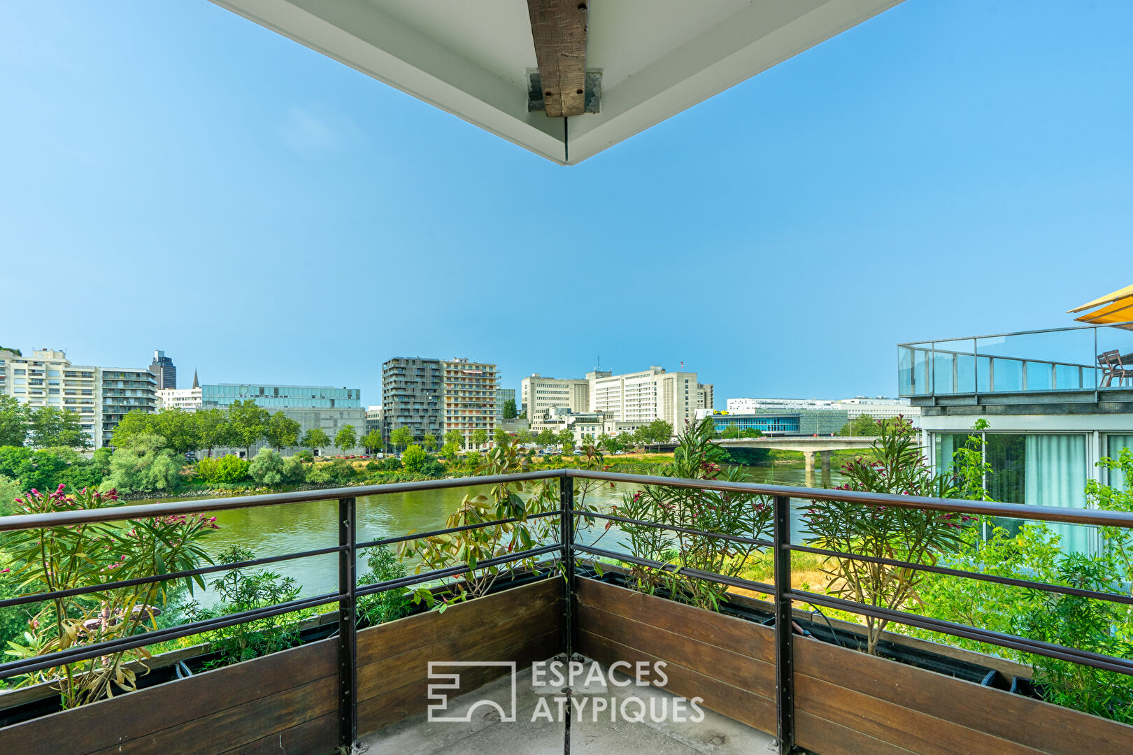 A louer, Appartement meublé de 45m2 avec terrasse vue Loire