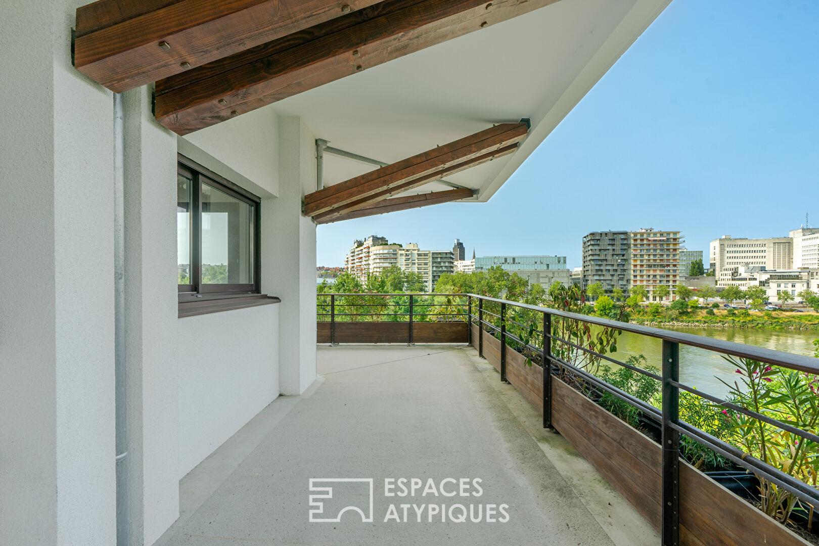 A louer, Appartement meublé de 45m2 avec terrasse vue Loire