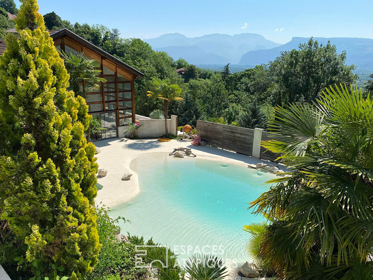 Villa contemporaine et sa palmeraie au coeur du pays Voironnais