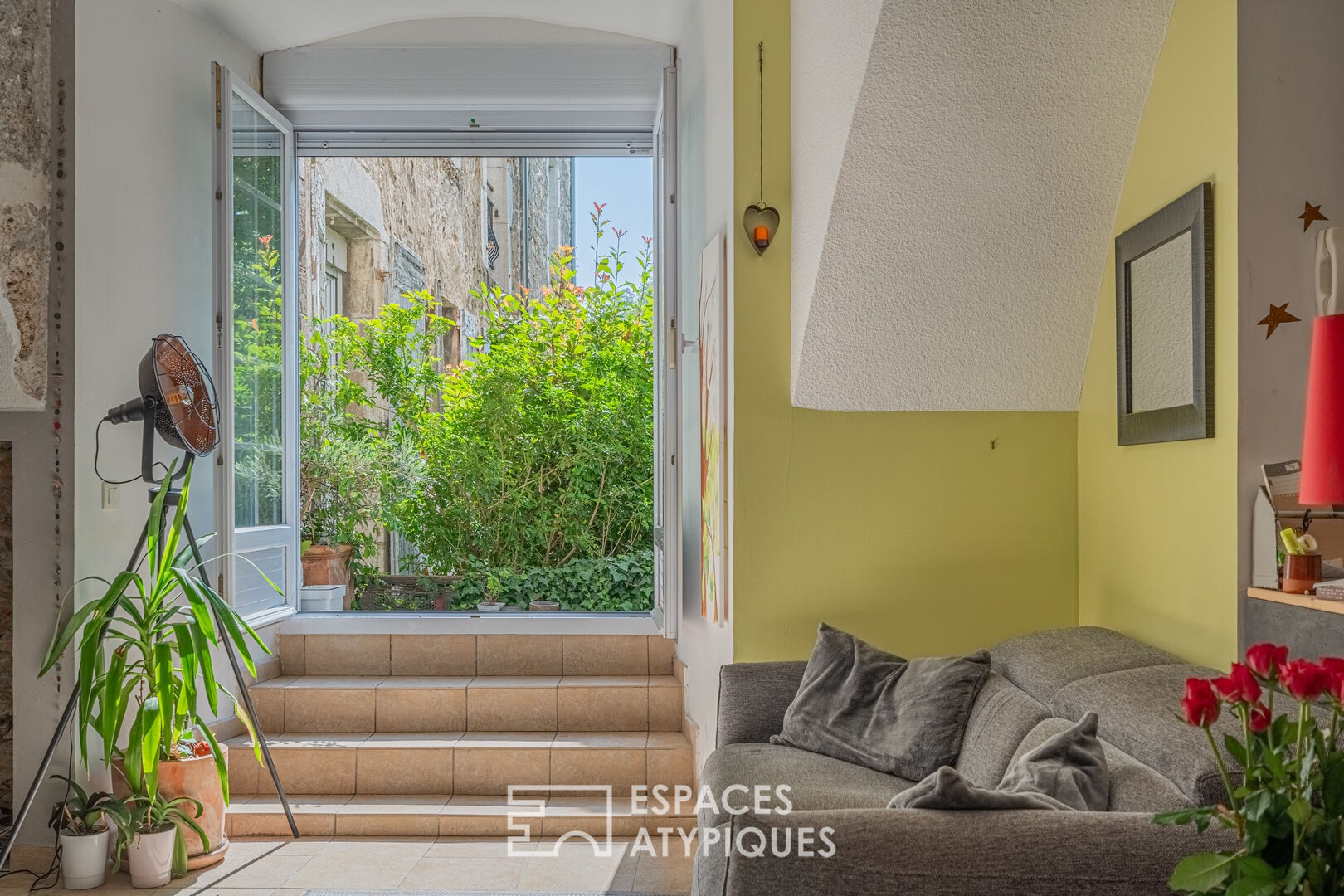 Ground floor apartment in a 16th century castle